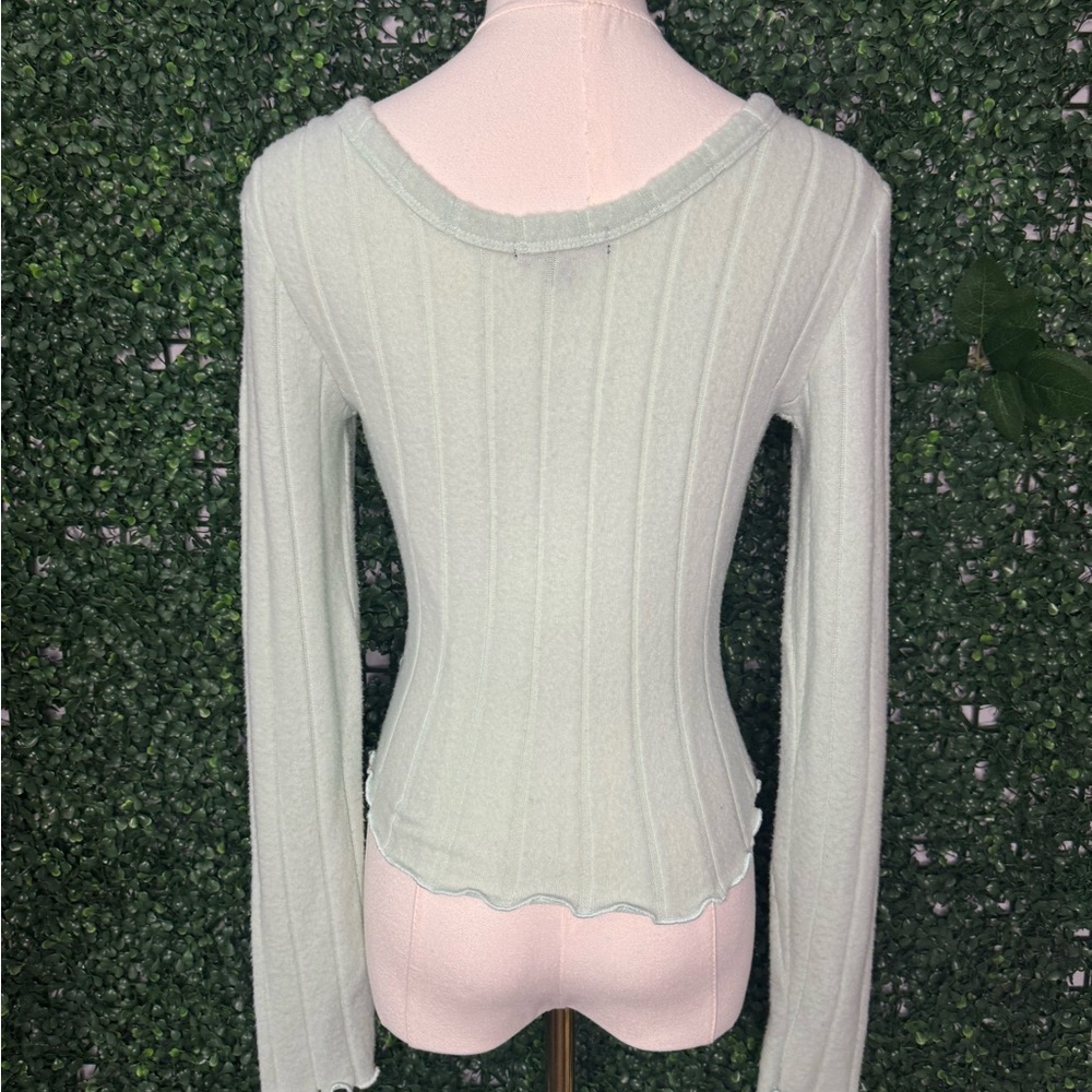 Light Blue Green Ribbed Sweater - Picture 3 of 4